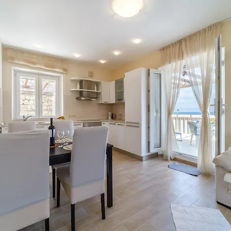Lucica Seaview Apartament Sutivan